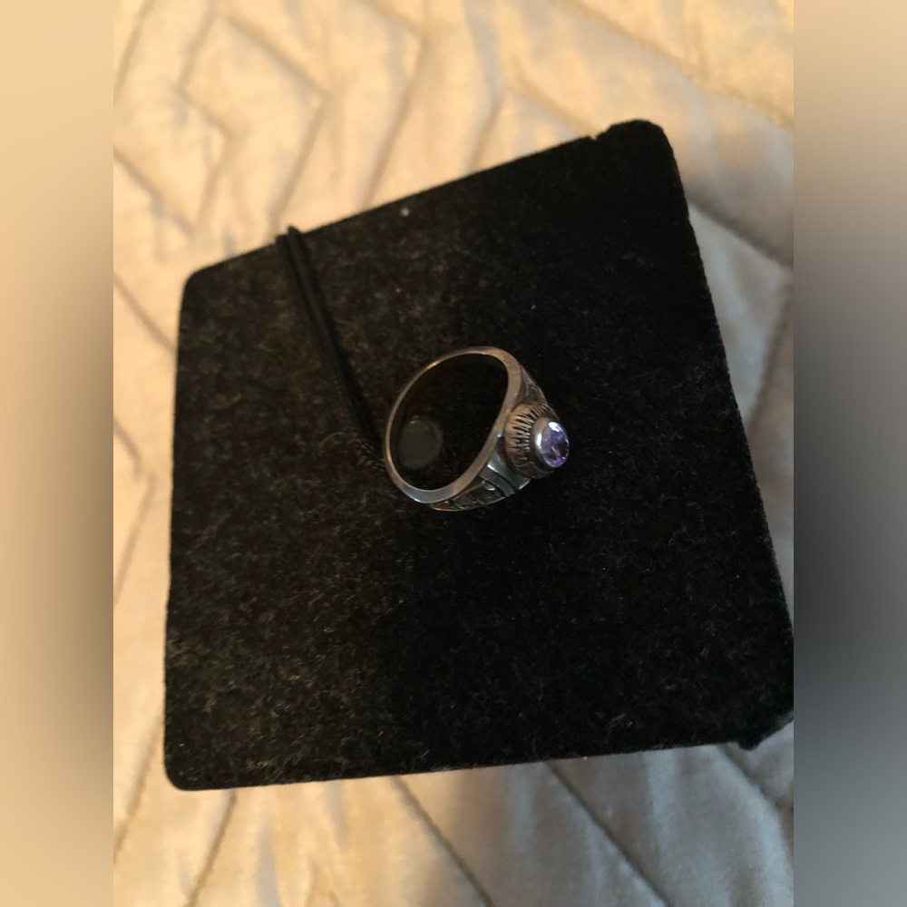 Class ring - Picture 2 of 3